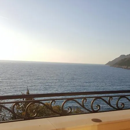 Villa Victoria *